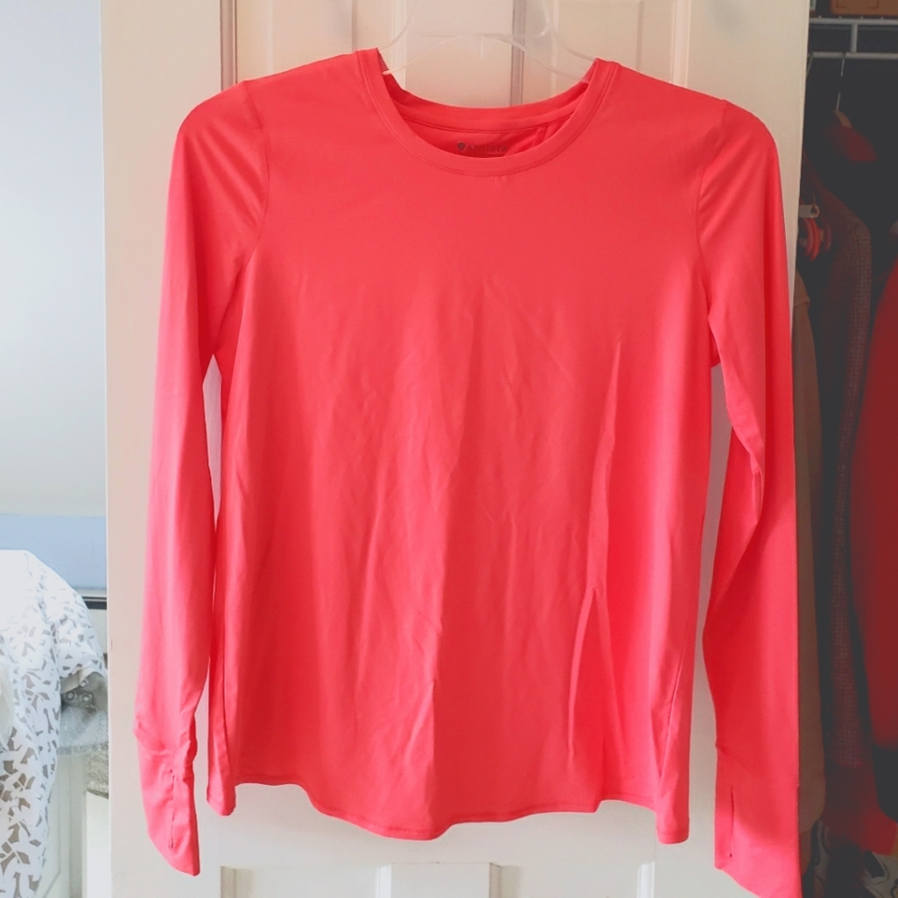 NWOT. Athleta Sunlover UPF 50+Tulip Back Top. Size M.